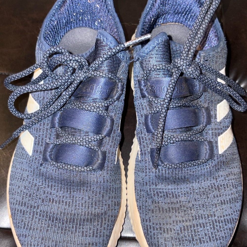 adidas Youth size 5.5 Sneakers - Navy and White